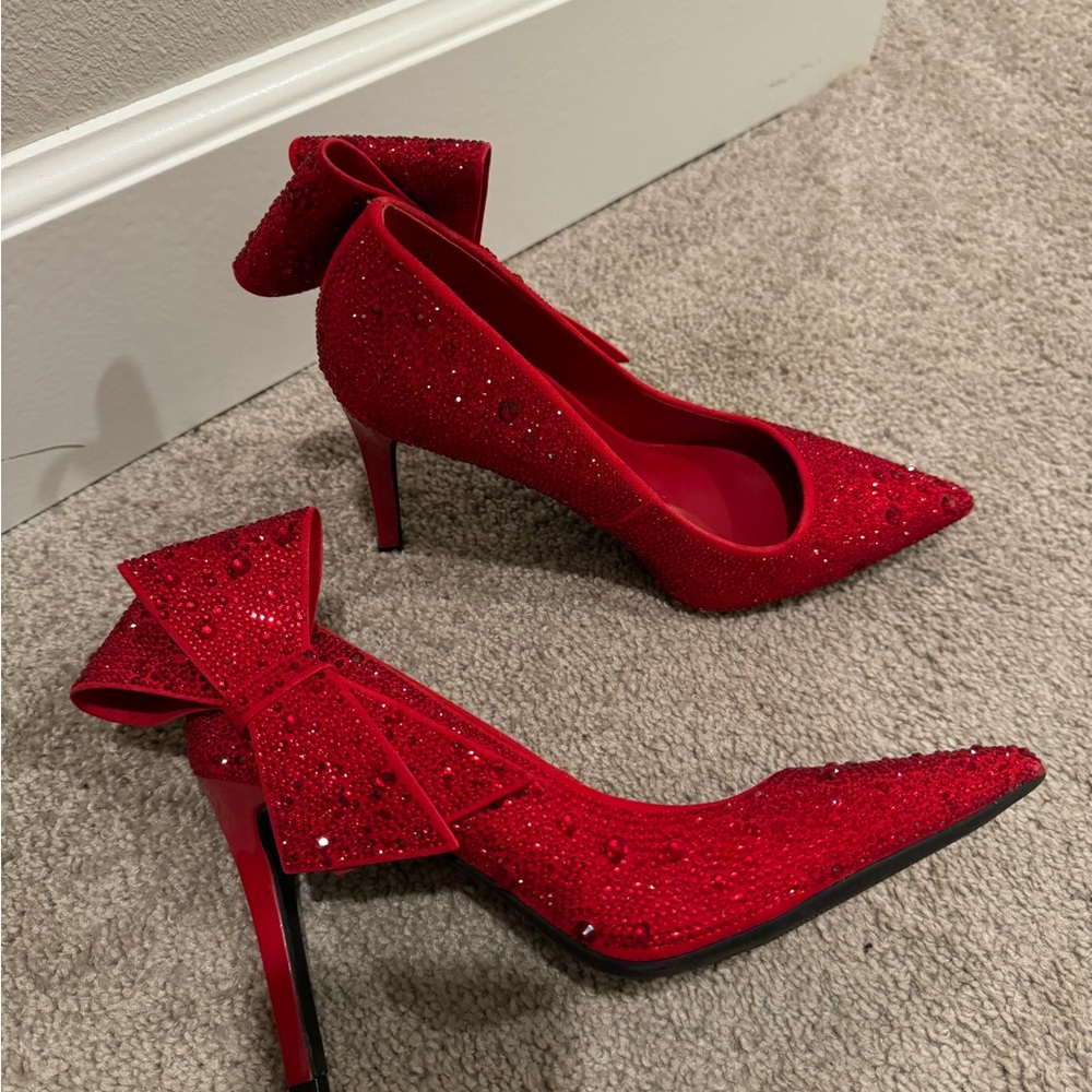 Adorable red heels with bow!